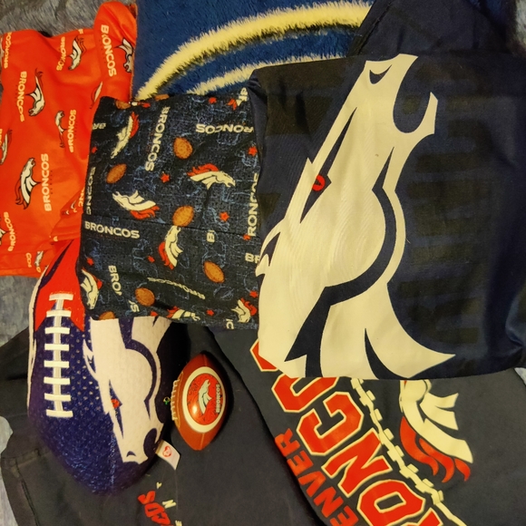Lot of Denver Broncos misc - Picture 3 of 3